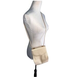 STUART WEITZMAN Champagne Shimmery Textured Classic Evening Crossbody Bag Spot